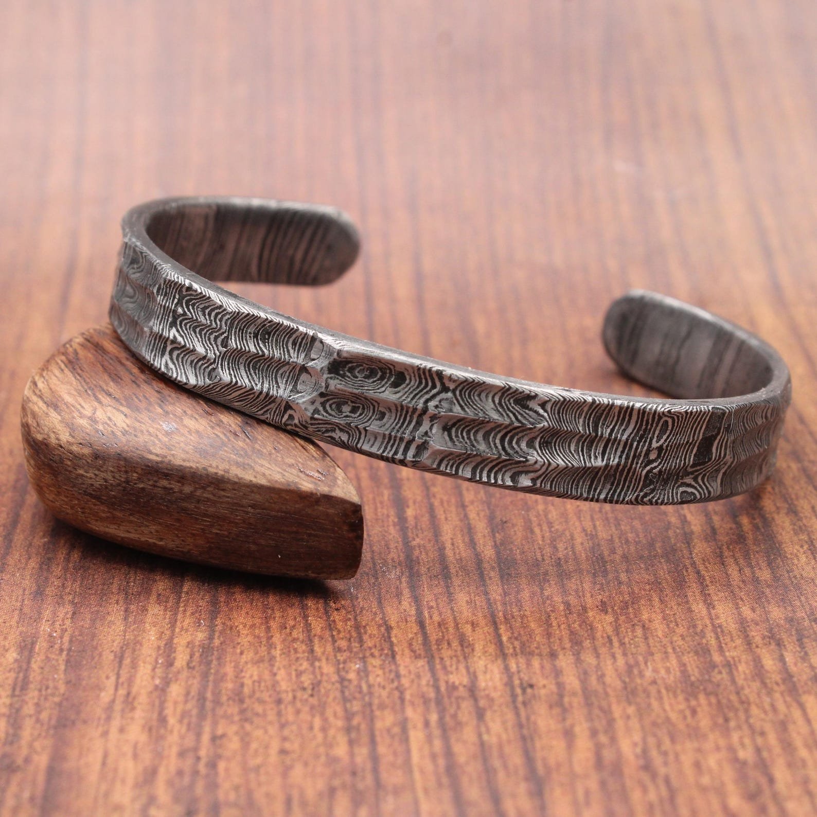 Hand-Forged Damascus Steel Viking Bracelet - Image 2