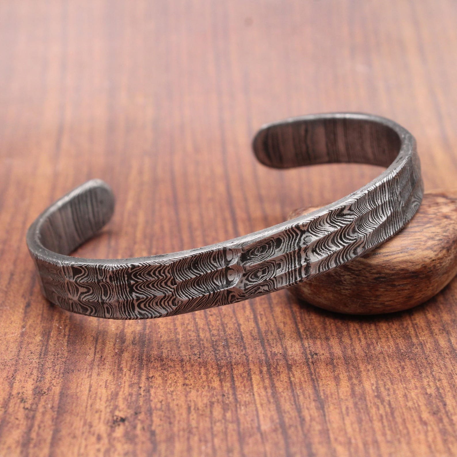 Hand-Forged Damascus Steel Viking Bracelet - Image 3