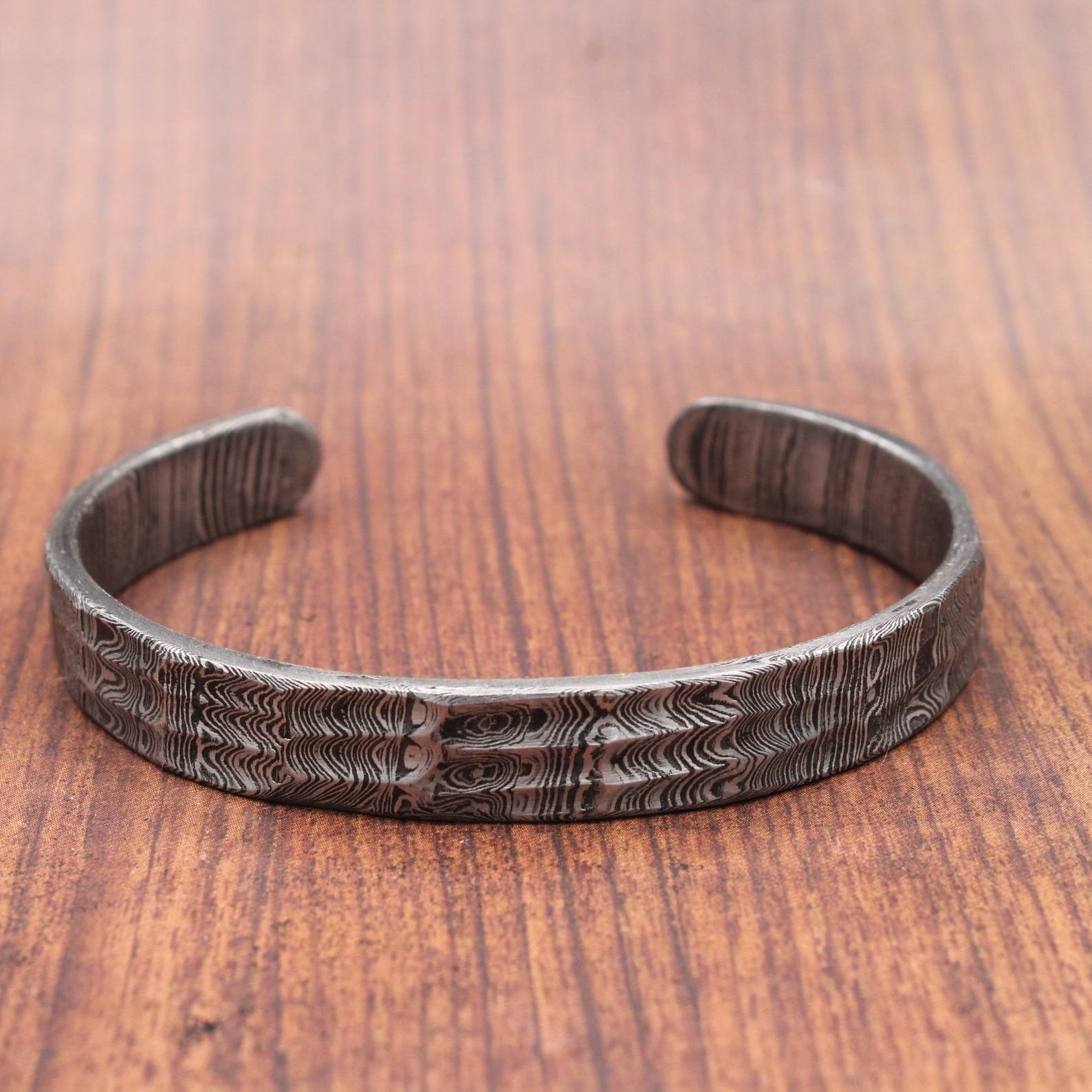 Hand-Forged Damascus Steel Viking Bracelet - Image 4