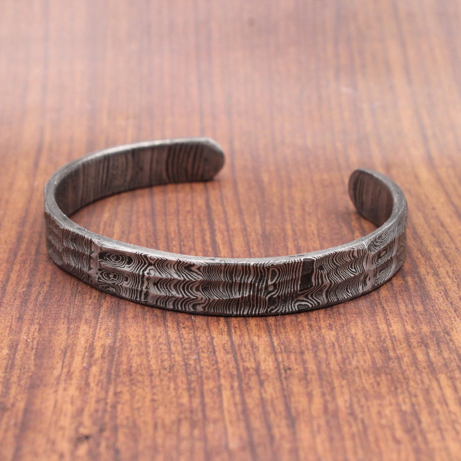 Hand-Forged Damascus Steel Viking Bracelet - Image 6