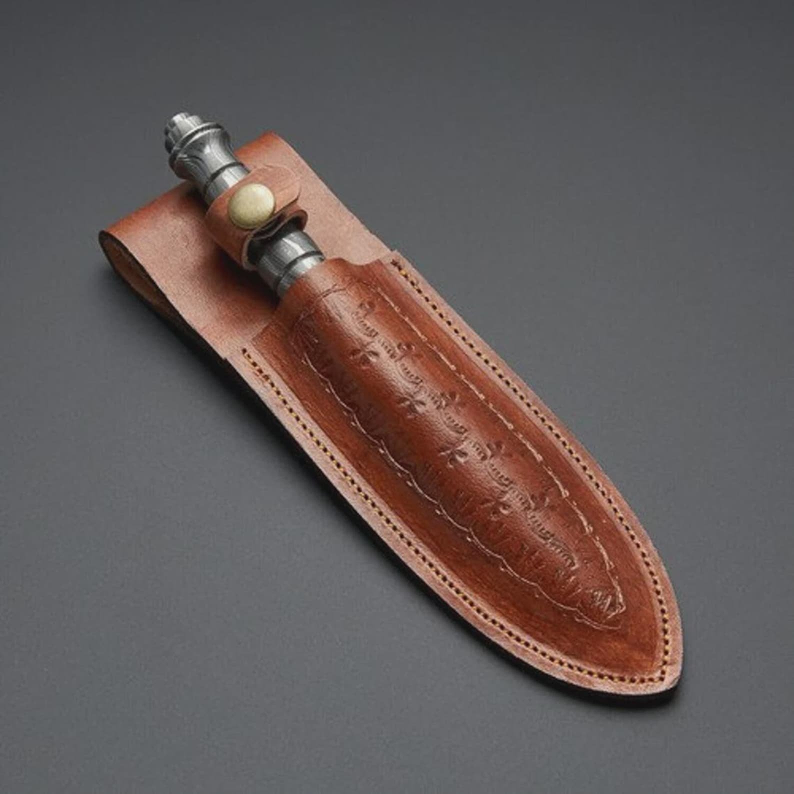 Custom Handmade Damascus Steel Hunting Dagger with Leather Sheath - Image 3